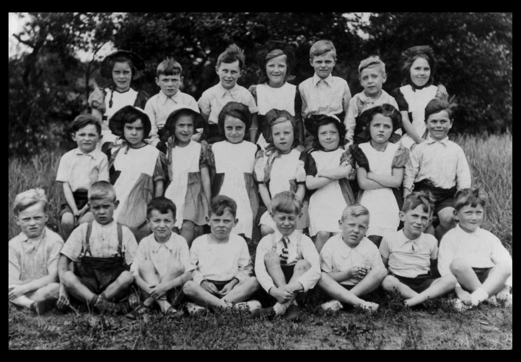 Hankelow Primary School pupils 1941?